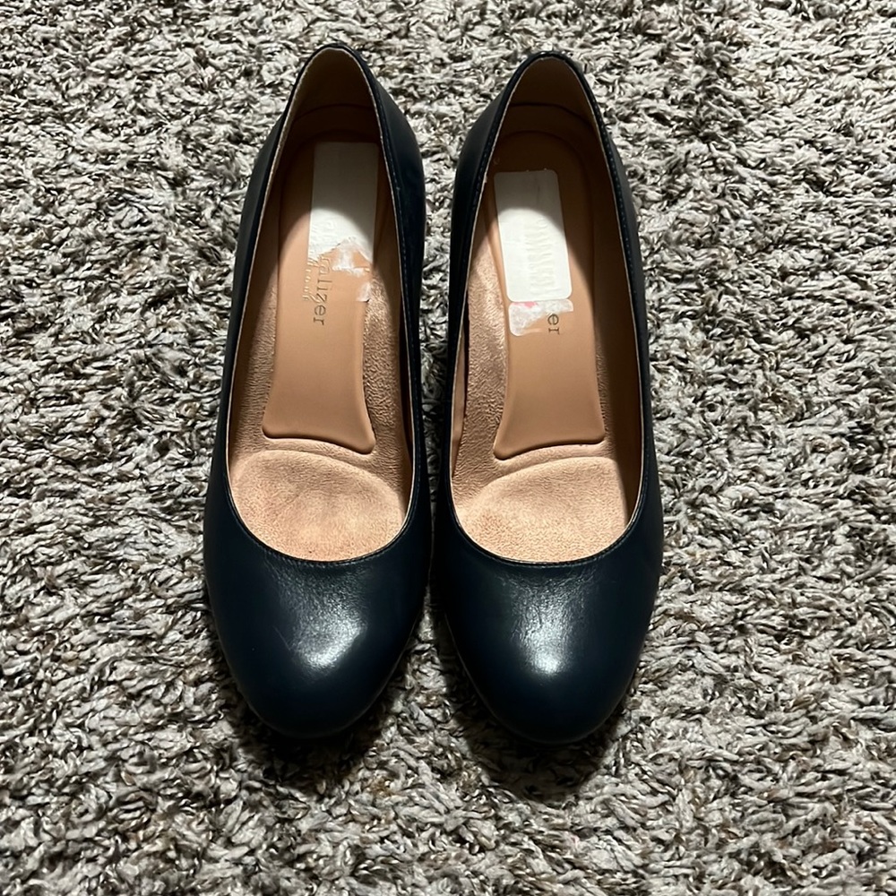 Naturalizar Navy Blue Leather heels